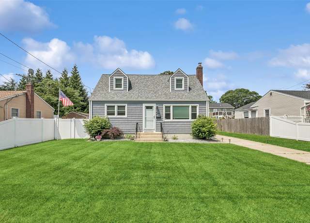 Property at 26 Richard Ave, Ronkonkoma, NY 11779, 4 beds, 2 baths