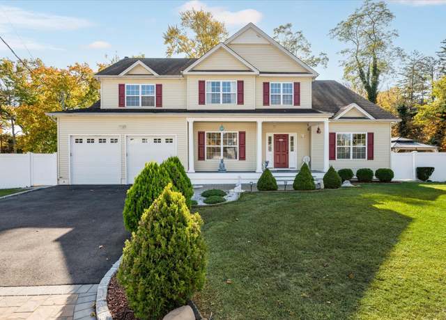 Property at 2 Undset Ct, Dix Hills, NY 11746, 5 beds, 3.5 baths