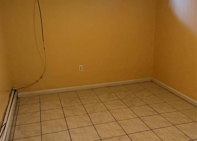 Property at 130-15 146 St, South Ozone Park, NY 11420, 7 beds, 4.5 baths