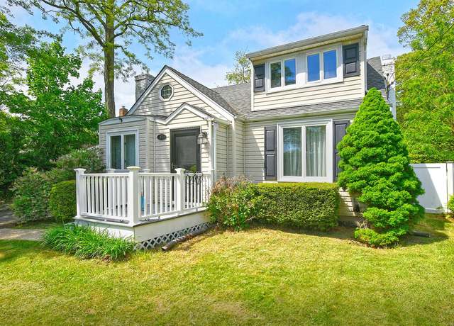 Property at 57 Hunters Ln, South Huntington, NY 11746, 3 beds, 1 bath