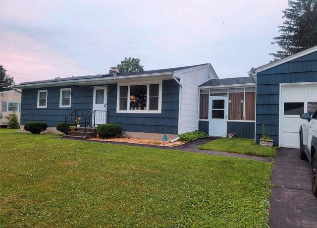 Property at 2 Flamingo Dr, Poughkeepsie, NY 12601, 3 beds, 1 bath