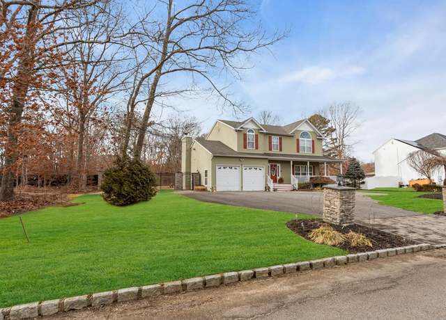 Property at 28 Williamsburg Way, Yaphank, NY 11980, 4 beds, 2.5 baths