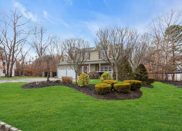 Property at 28 Williamsburg Way, Yaphank, NY 11980, 4 beds, 2.5 baths