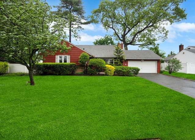 Property at 600 Theresa Ave, West Hempstead, NY 11552, 5 beds, 3 baths