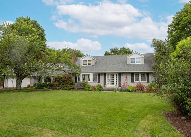 Property at 21 Maple Rd, Setauket, NY 11733, 5 beds, 3 baths