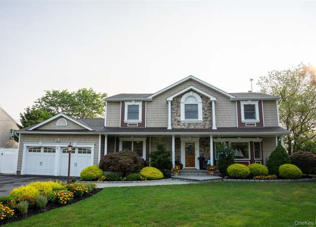 Property at 209 Blue Point Rd, Oakdale, NY 11769, 5 beds, 2.5 baths