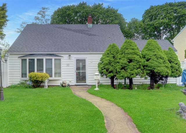 Property at 33 Cliff Ln, Levittown, NY 11756, 3 beds, 1 bath