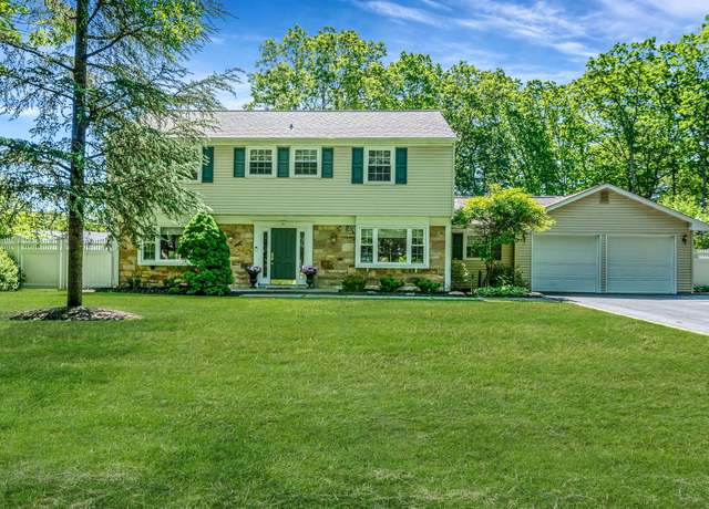 Property at 10 Patriot Ct, Stony Brook, NY 11790, 4 beds, 2.5 baths