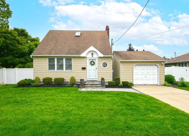 Property at 20 Kossuth St, Deer Park, NY 11729, 2 beds, 1.5 baths