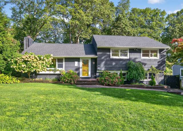 Property at 176 Hoover Pl, Centerport, NY 11721, 3 beds, 1.5 baths