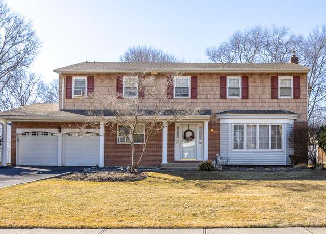 Property at 53 Tulipwood Dr, Commack, NY 11725, 5 beds, 2.5 baths