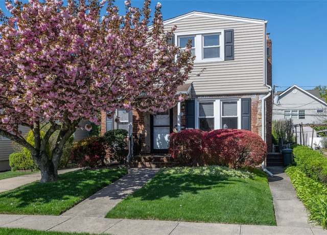 Property at 76 Collins Ave, Williston Park, NY 11596, 4 beds, 2 baths
