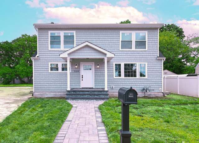 Property at 559 Ash Ct, Uniondale, NY 11553, 4 beds, 4 baths