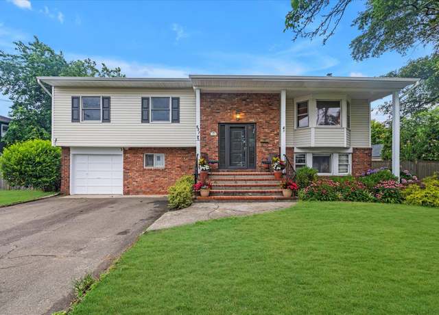 Property at 537 Bay 5th St, West Islip, NY 11795, 5 beds, 3 baths