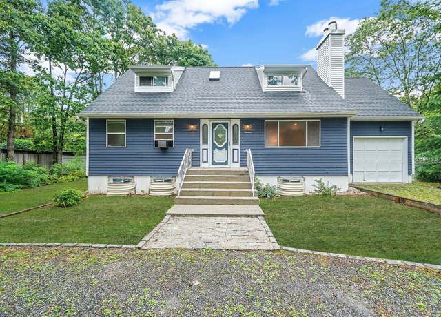 Property at 19 Cozine Rd, Center Moriches, NY 11934, 4 beds, 2 baths