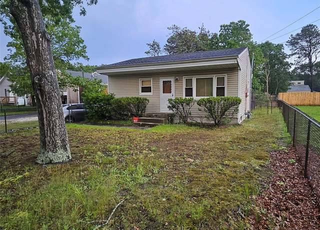 Property at 83 Priscilla Ave, Riverhead, NY 11901, 2 beds, 1 bath