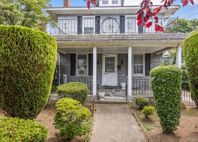 Property at 14 Spooner St, Floral Park, NY 11001, 6 beds, 1.5 baths