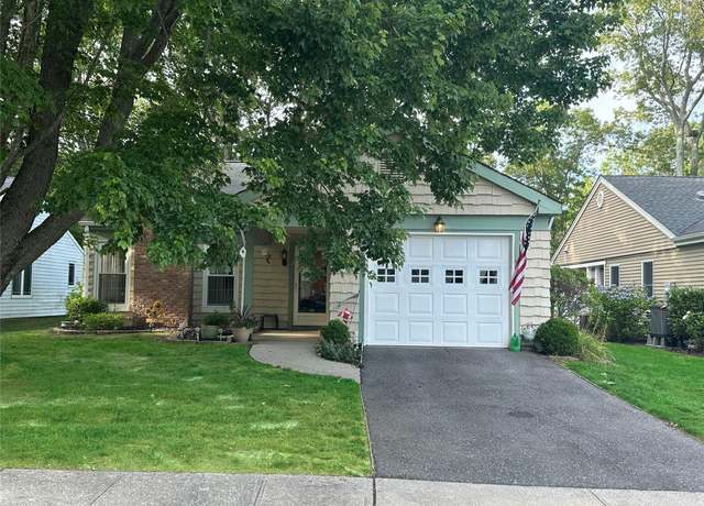 Property at 304 Kingston Ct, Ridge, NY 11961, 2 beds, 2 baths