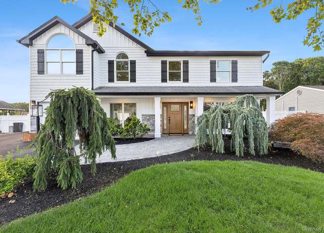 Property at 36 Flintridge Dr, Holbrook, NY 11741, 4 beds, 2.5 baths