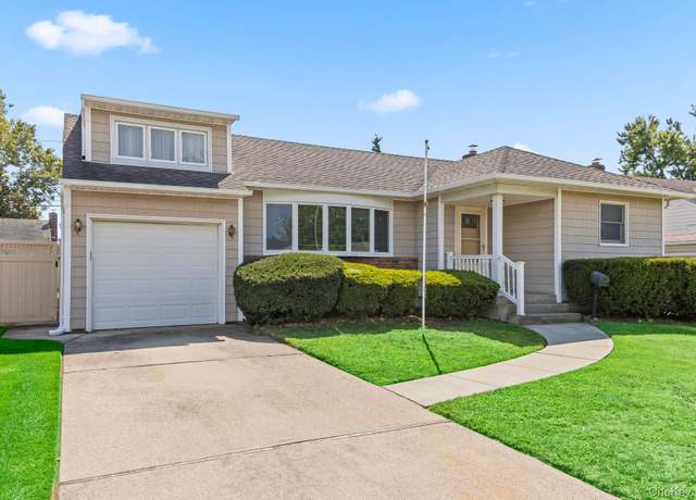 Property at 530 N Oak St, Massapequa, NY 11758, 4 beds, 2 baths