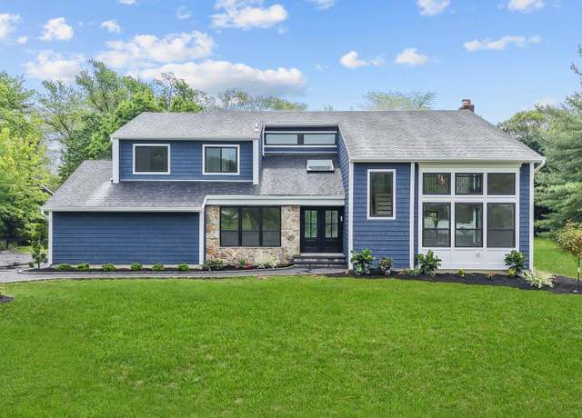 Property at 10 Stirrup Ln, Fort Salonga, NY 11768, 4 beds, 3.5 baths