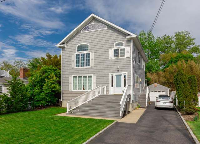 Property at 849 E Bay Dr, West Islip, NY 11795, 4 beds, 2.5 baths