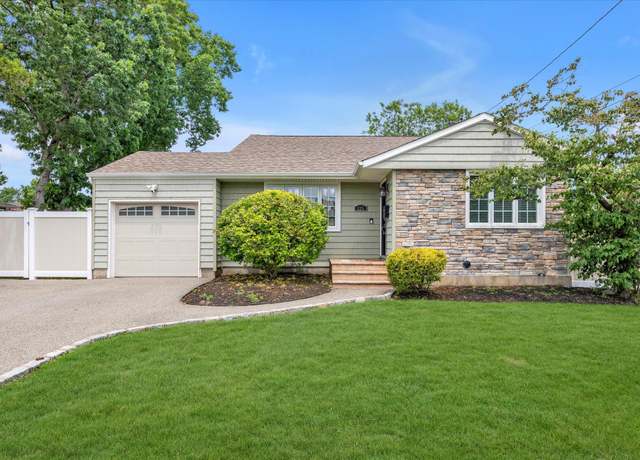 Property at 225 Violet St, Massapequa Park, NY 11762, 3 beds, 2 baths