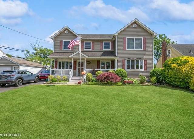 Property at 2976 Ruth Rd, Wantagh, NY 11793, 6 beds, 2.5 baths