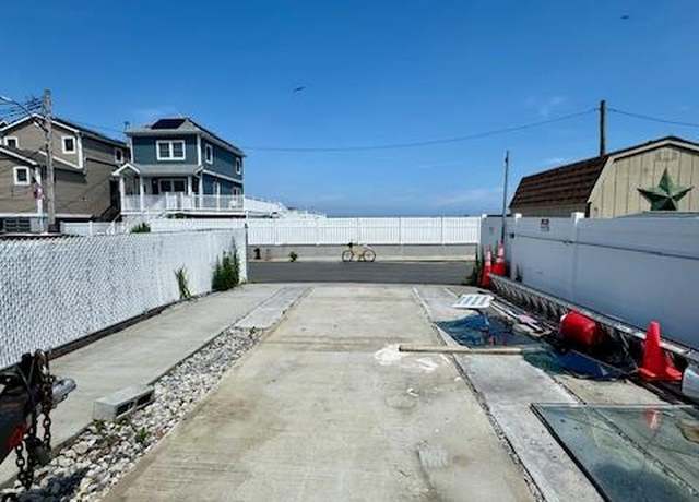 Property at 10 Channel Rd, Broad Channel, NY 11693