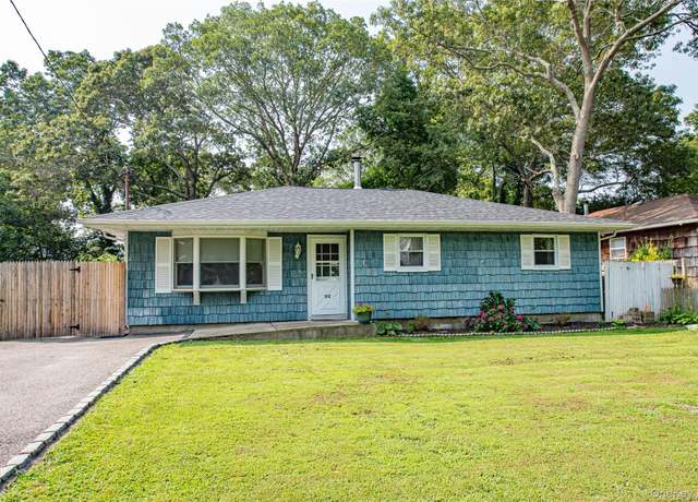 Property at 172 Southaven Ave, Mastic, NY 11950, 3 beds, 1 bath