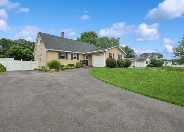 Property at 15 Tarkington Rd, Holbrook, NY 11741, 5 beds, 3 baths