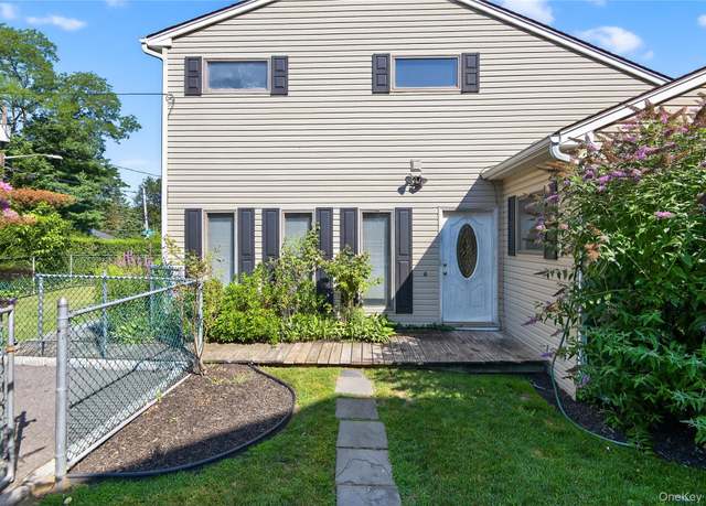 Property at 8 Lovers Ln, Huntington, NY 11743, 4 beds, 2.5 baths