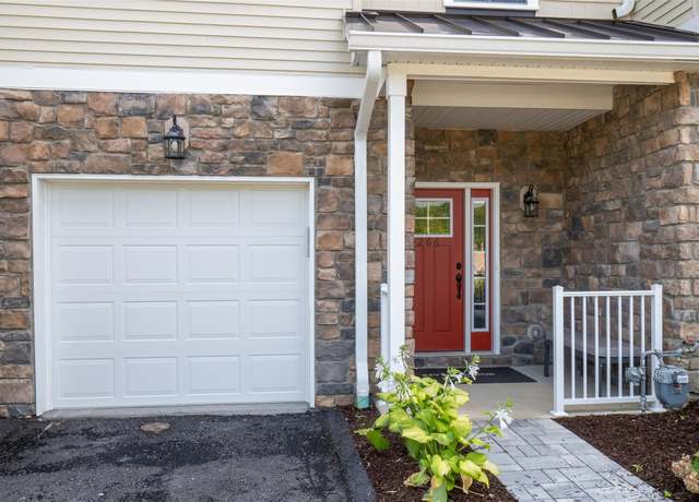 Property at 307 Hudson View Ter, Hyde Park, NY 12538, 3 beds, 2.5 baths