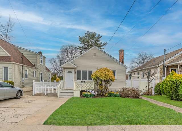 Property at 200 Landau Ave, Elmont, NY 11003, 3 beds, 2.5 baths