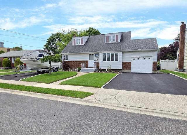 Property at 45 Cabota Ave, Copiague, NY 11726, 4 beds, 2 baths