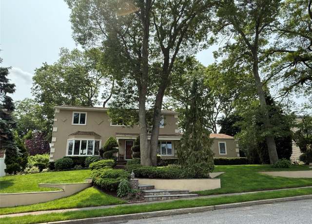 Property at 30 Frankie Ln, Old Bethpage, NY 11804, 4 beds, 2.5 baths
