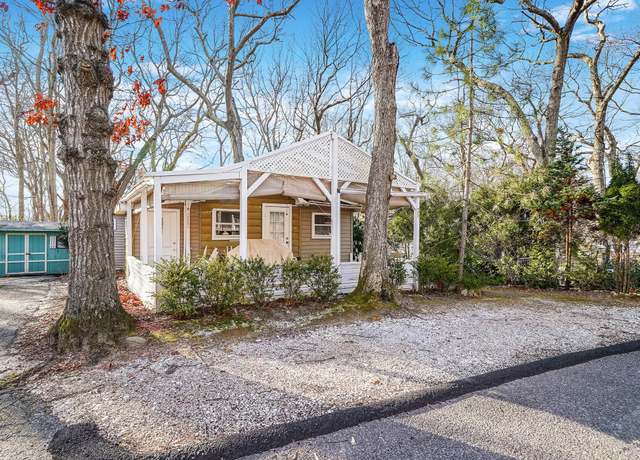 Property at 25 Anchor Path, Baiting Hollow, NY 11933, 3 beds, 2 baths
