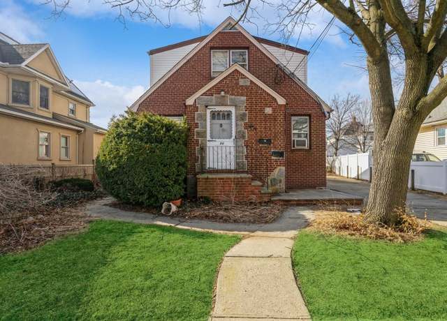 Property at 86 E Mineola Ave, Valley Stream, NY 11580, 6 beds, 2 baths