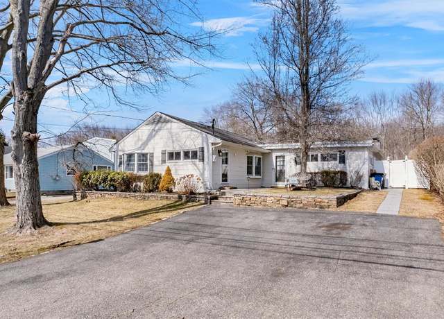 Property at 748 Locksley Rd, Yorktown Heights, NY 10598, 5 beds, 2 baths