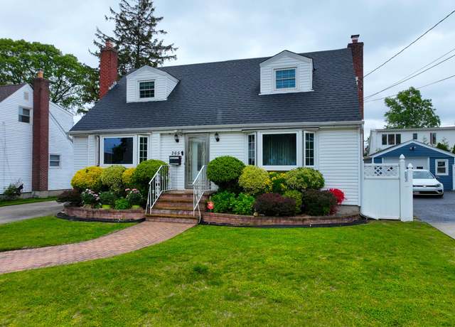 Property at 265 Meyer Ave, Valley Stream, NY 11580, 4 beds, 2 baths