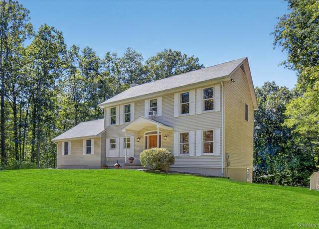 Property at 25 Country Pond Ln, Modena, NY 12548, 3 beds, 2.5 baths