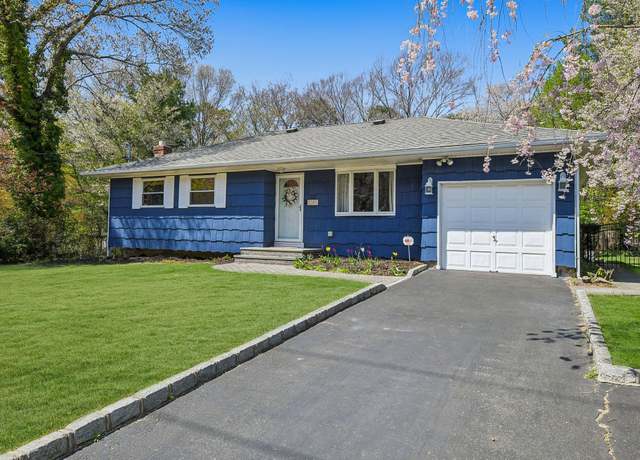 Property at 127 Jamaica Ave, Medford, NY 11763, 3 beds, 2 baths