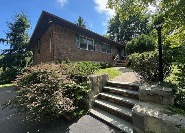 Property at 18 Ridgefield Ln, Newburgh, NY 12550, 3 beds, 3 baths