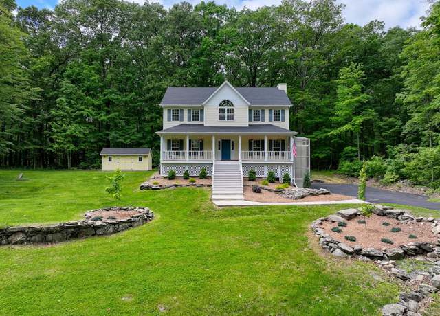 Property at 293 S Centerville Rd, Middletown, NY 10940, 4 beds, 2.5 baths