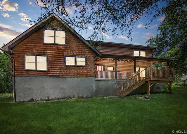 Property at 321 Spadola Ln, Pine Bush, NY 12566, 3 beds, 2 baths