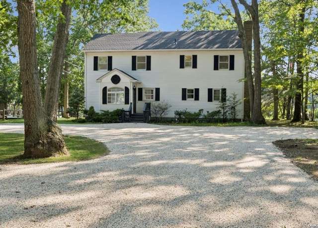 Property at 970 Trumans Path, East Marion, NY 11939, 3 beds, 2 baths