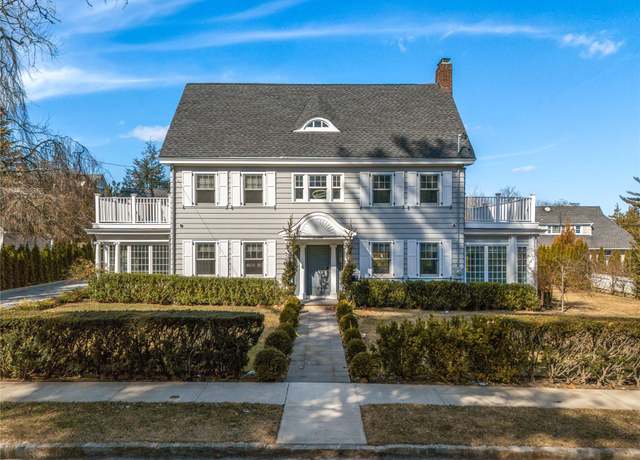 Property at 245 Arleigh Rd, Douglaston, NY 11363, 5 beds, 4.5 baths