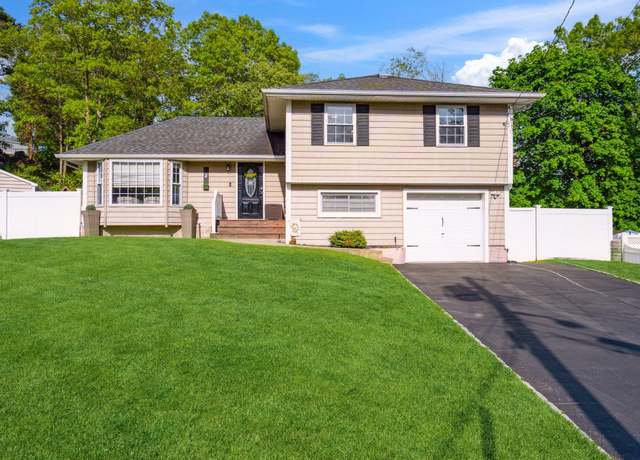 Property at 2 Cornell Ct N, Smithtown, NY 11787, 3 beds, 2 baths