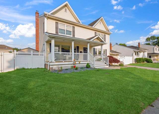 Property at 47 Syosset Cir, Syosset, NY 11791, 4 beds, 3 baths