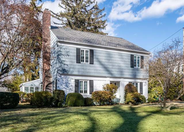 Property at 55 Parkwoods Rd, Manhasset, NY 11030, 4 beds, 2.5 baths